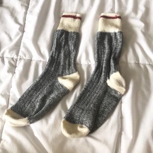 🍂Roots socks -> can be added to a bundle for free